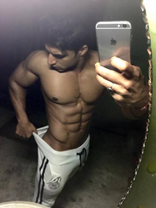 asianhunk-pecs-nips-asses:  Pectease!!