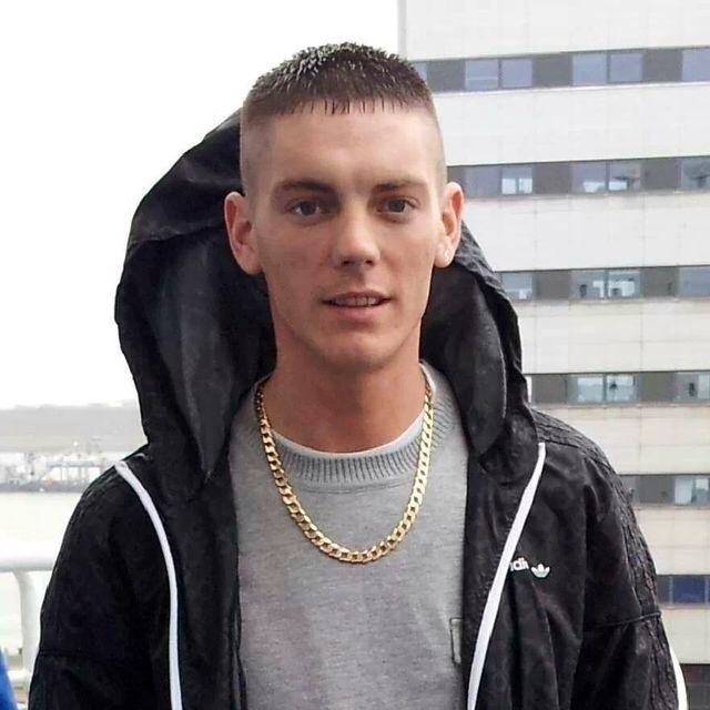 itsflyinglikeadragon:  This is another case of the chav virus. It just leaks it’s