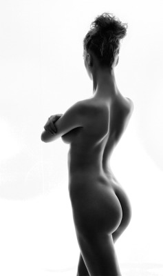 rntpax:Nude body by KennethOlsen