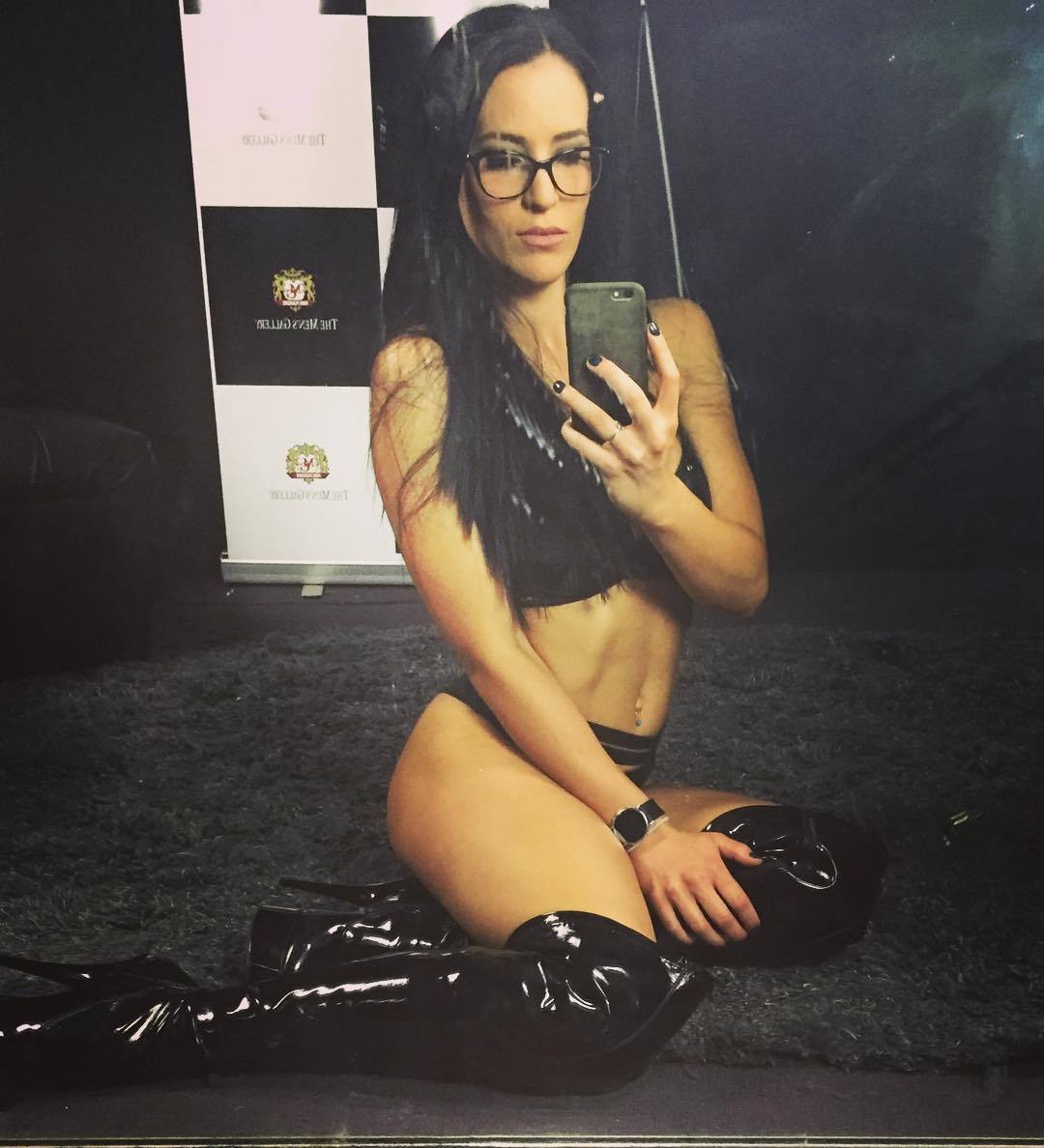 stripper-locker-room:  https://www.instagram.com/laydevine/