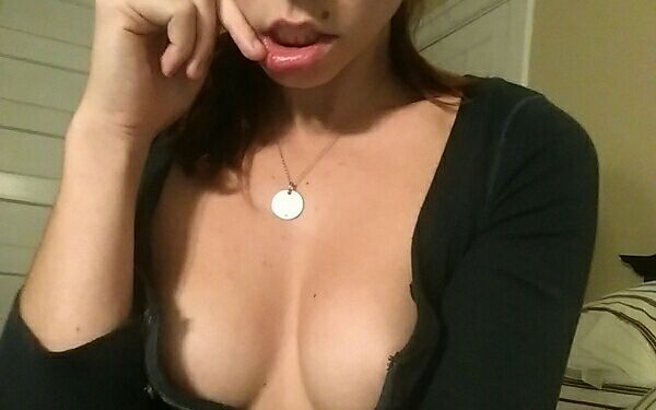 laceprincessa:Doing homework…  Damn those lips 