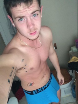 guyswhoshouldbeunderwearmodels:  @JasonAcklesXXX - packin!