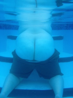 kingpokeypanda:  My swim trunks fell down :( 