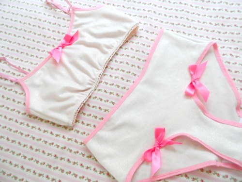 cutepinkandsweet:  My version of a daddy’s girl undies set! get this cute set at http://etsy.com/shop/cutepinkandsweet see you all there!
