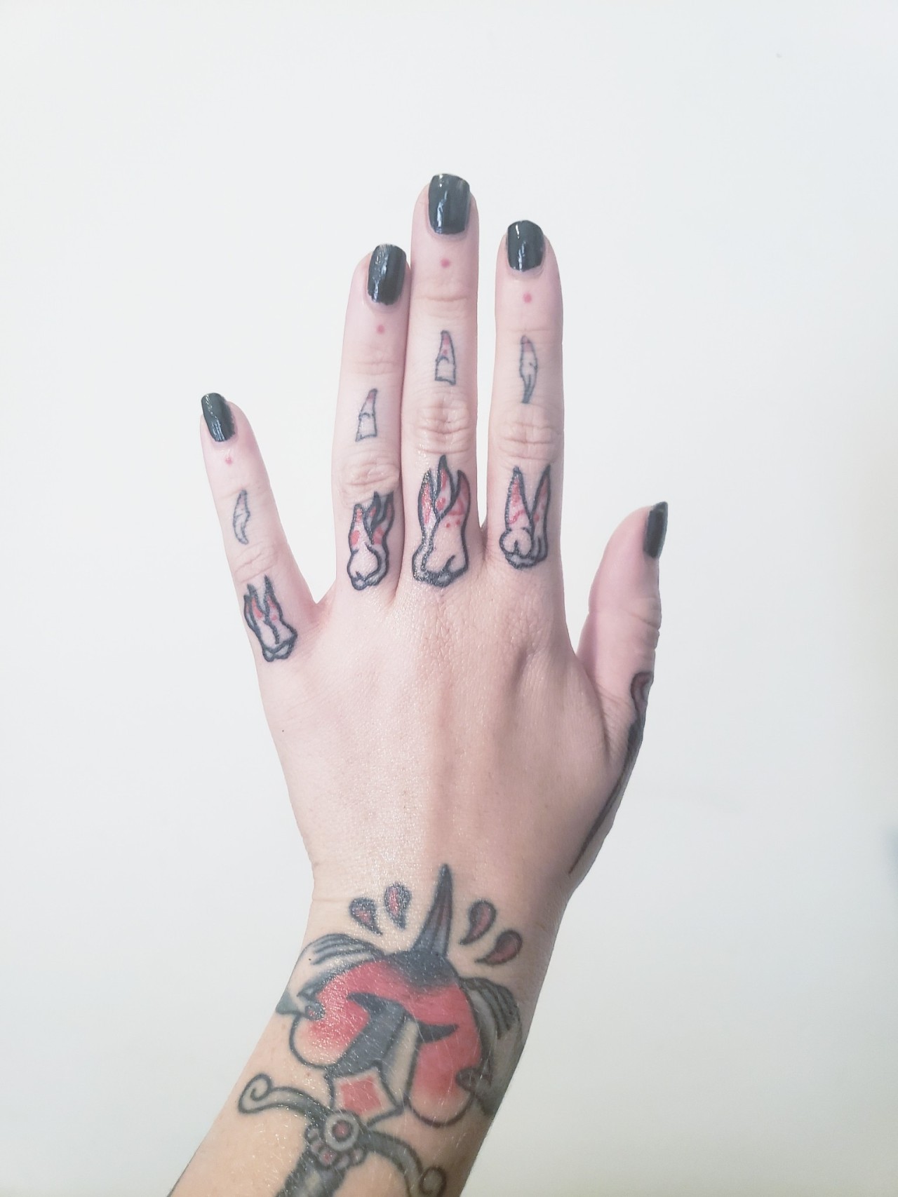 Finger tattoos? Sign me up!😩... - Tattoo Studio Tequila Ink | Facebook