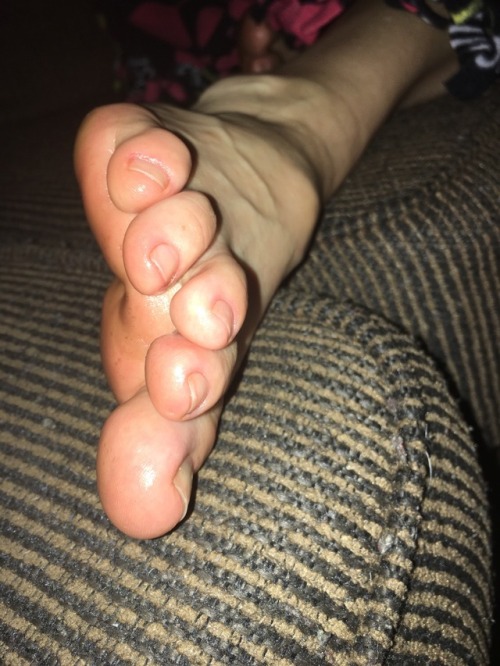 opentolife37: Last night foot massage all oiled up.. So soft and inviting! I’m all oiled up&a