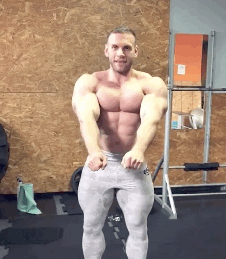 Roid-hungry beast flexing the fuck out of his insane pump