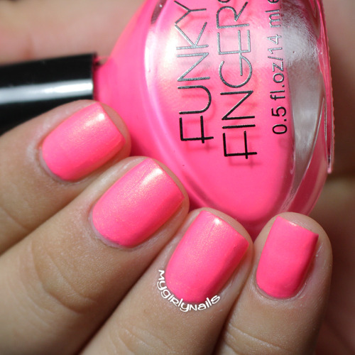 I forgot to upload this last week, but how pretty is this shimmery neon pink!? Ugh, beautiful. It ha