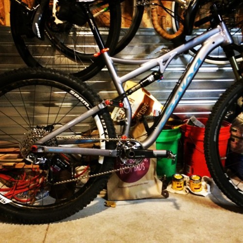 comfyrob:  She’s almost ready… #xx1 #earlytobedearlytoshred @salsacycles