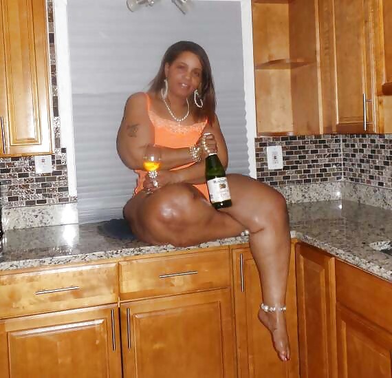 detroit81:  Thick Milf  Sexxxy thick beauty