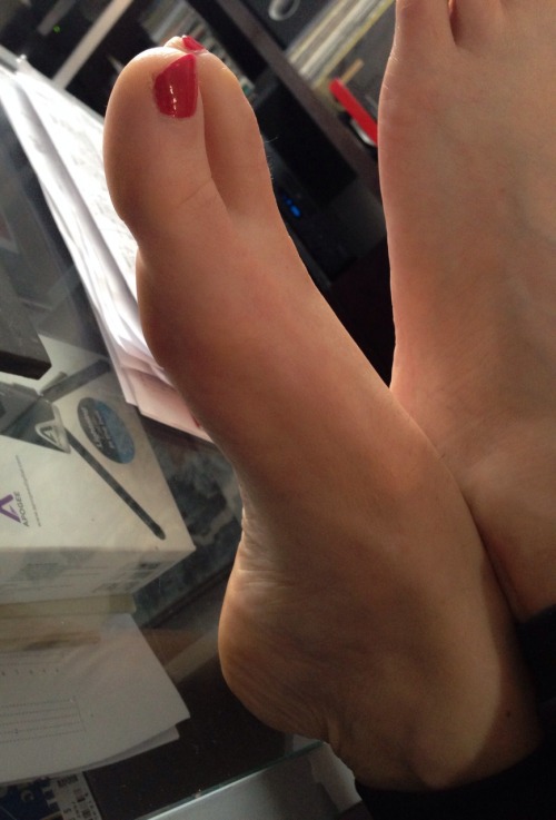 sammifeet: 5000 The number of people wasting their lives on Tumblr looking at pictures of my feet. I