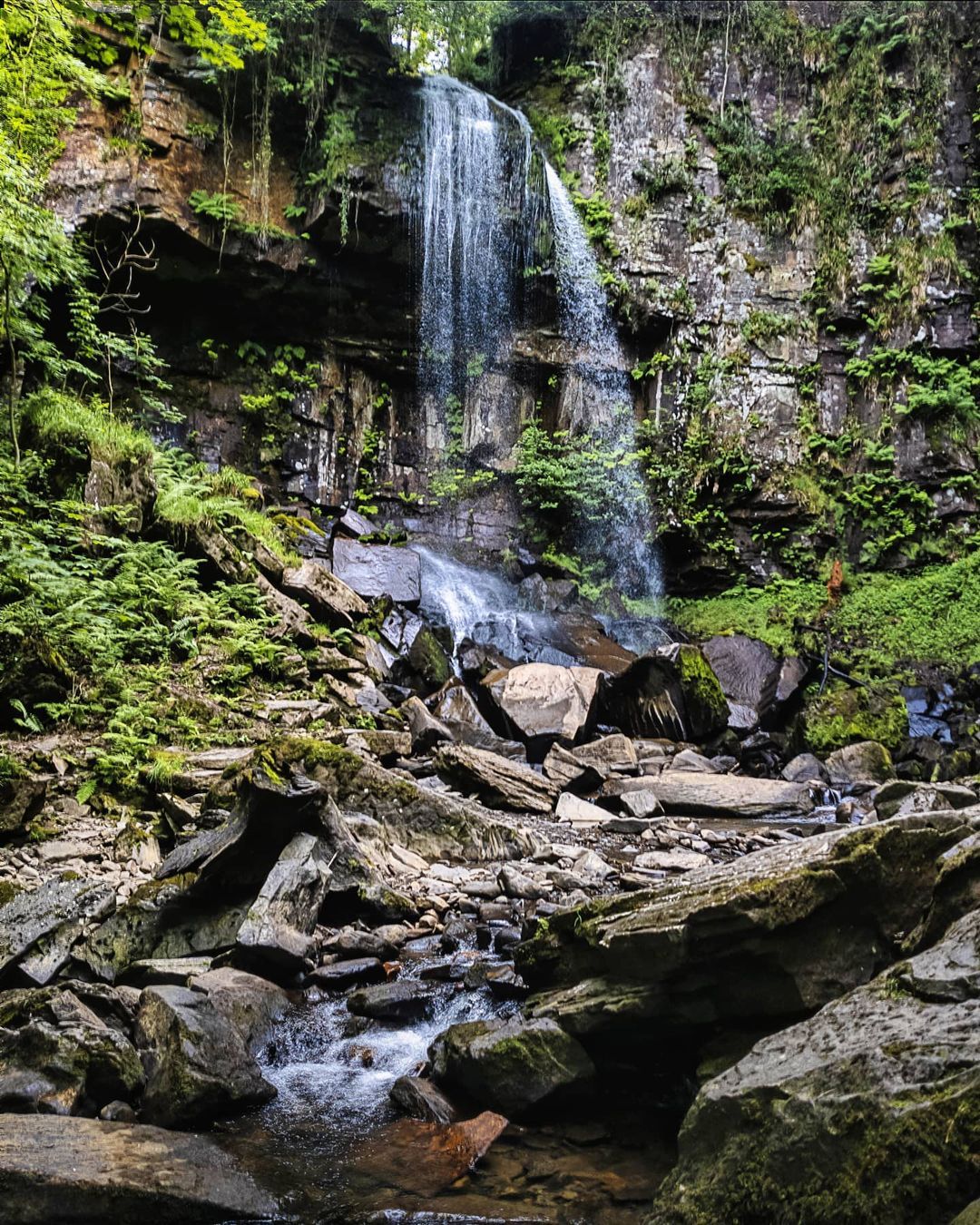 Melincourt Waterfall, the lesser visited waterfall of South Wales.
#melincourtwaterfall #melincourt #resolven #neath #neathvalley #waterfall #southwales #wales (at Melincourt Falls)
https://www.instagram.com/p/CQ_iSWMDYkX/?utm_medium=tumblr