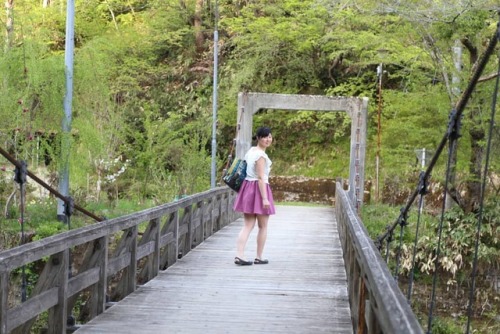 西山温泉「下の湯」さんへ行くためには渡らなきゃならない吊り橋・#しずかちゃん#やさしいライン#タオル１枚#onsen#japanesegirl#溫泉#hotsprings#sexy#ฮอตสปริงส