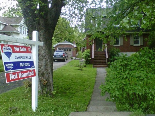 twinflora:idolatrys:My new favorite thing is realtors adding “NOT HAUNTED” to for sale s