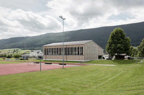 subtilitas:Menzi Bürgler Architekten - Sports hall, Matzendorf 2016. Photos © Beat Bühler. Afficher 