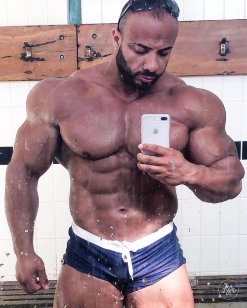 keepemgrowin: muscularworld: Hassan Osseili · ▶️ Follow @muscular_world for more pictures/videos of 