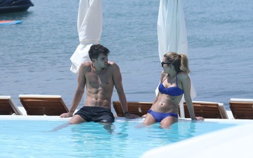 hotfamous-men:  Josh Cuthbert