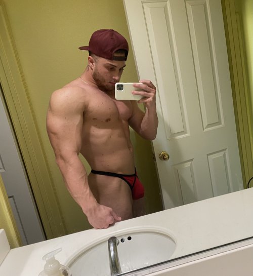 the-swole-strip:  https://the-swole-strip.tumblr.com/   Always striving to get even more massive 