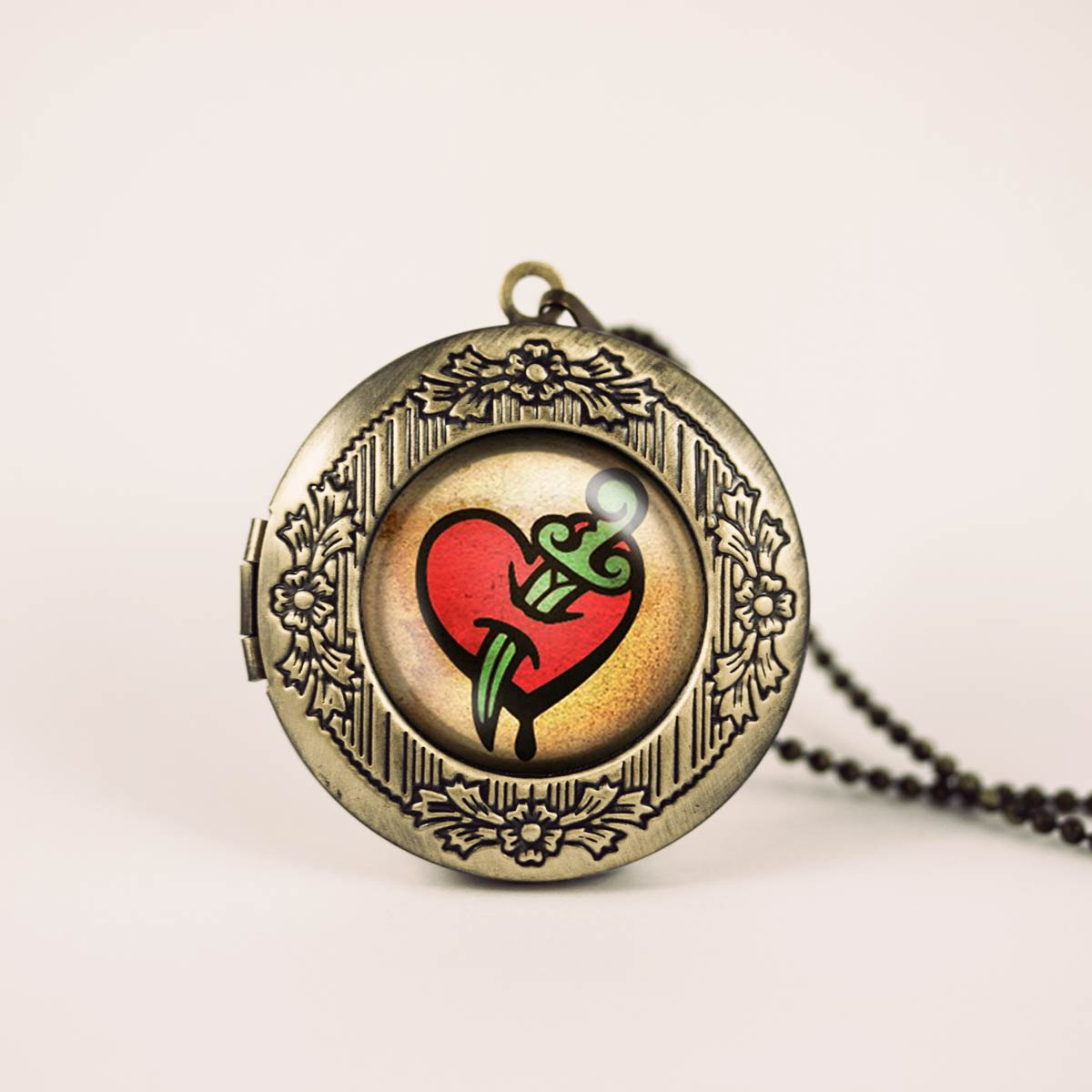 geeksngamers:  Geeky Lockets - Created by CapturedMySoul These designs and more