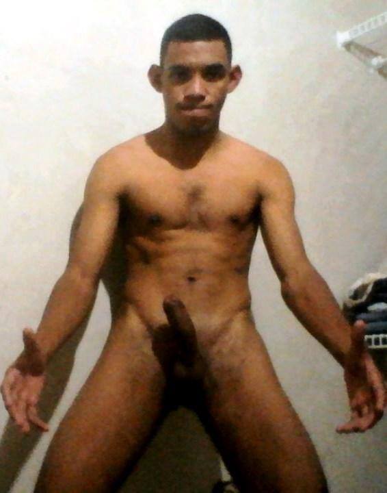chicosmexicanosalxtremo:  Rico hetero exhibicionista colombiano mmmm me excitan sus