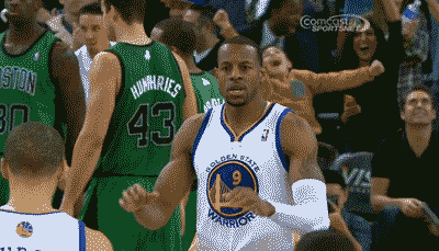 gotta love andre  maaan Stephen curry is the babyfaced killer.