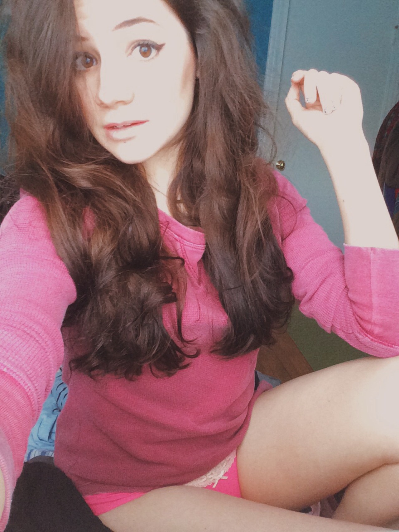 im-elizabitchin:  Selfie Day. Featuring, me with no pants.