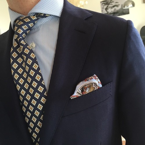 Amadeus #Dormeuil suit with a @drakesdiary tie