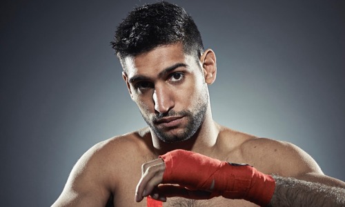 daxxpr: fuckyoustevenpena: He’s NAKED! British professional boxer Amir Khan had a Skype webcam