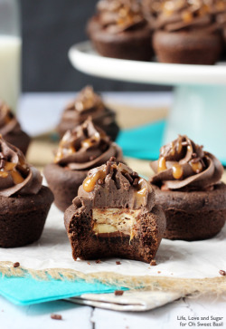  Snickers Chocolate Cookie Cups | Oh Sweet