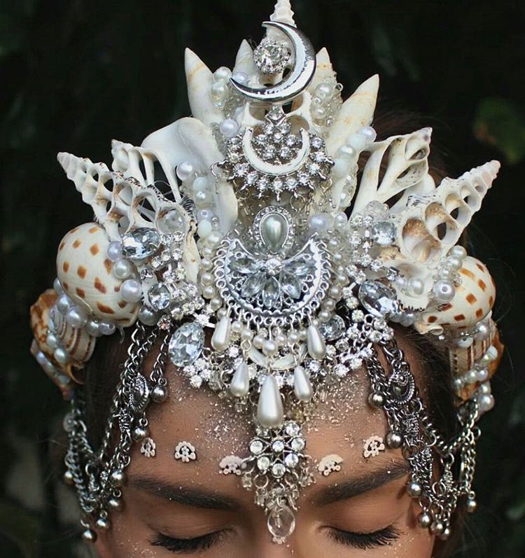 habibinasir:  culturenlifestyle:  New Dazzling Mermaid Crowns Inspired by Ariel by