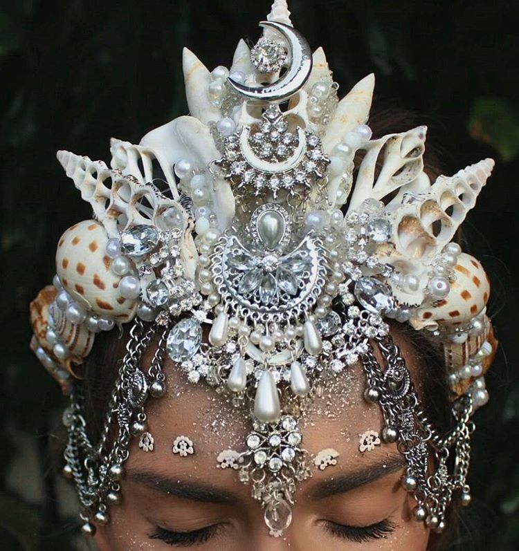 the-samhain-sister:  culturenlifestyle:  New Dazzling Mermaid Crowns Inspired by