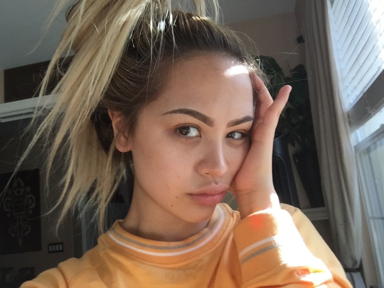 frsh-cc:  jaylenejoybeligan:  My new go-to look is no makeup besides  brows. I’ve