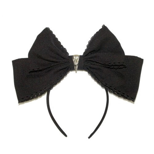 Crow’s skull headbows come with silver and bronze tone skulls.