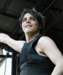 Mikey-Way-Why-You-No-Smile:  Why Does This Armpit Hair Turn Me On