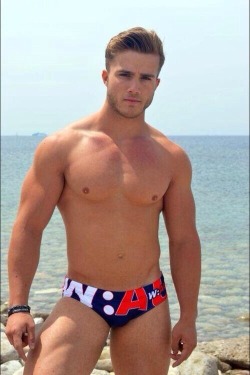 longbulge:  bulge, big bulge, men bulge,