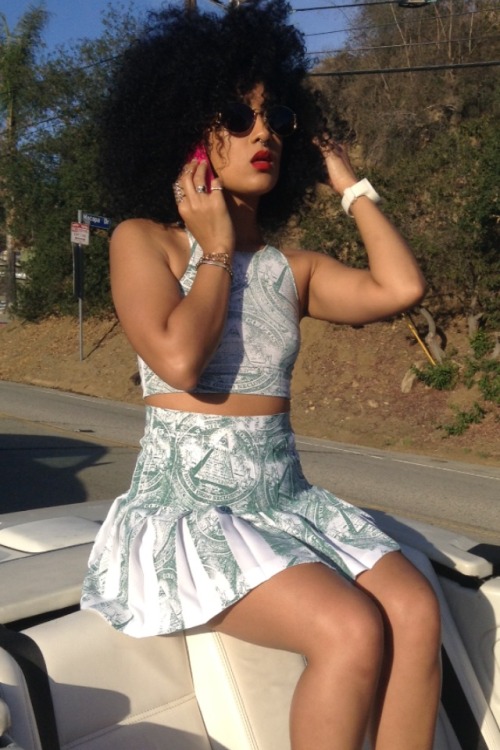 naturalblkgirlsrock:  @sheistorib  wearing “controversial treatment” clothing  Controversialtreatment.bigcartel.com