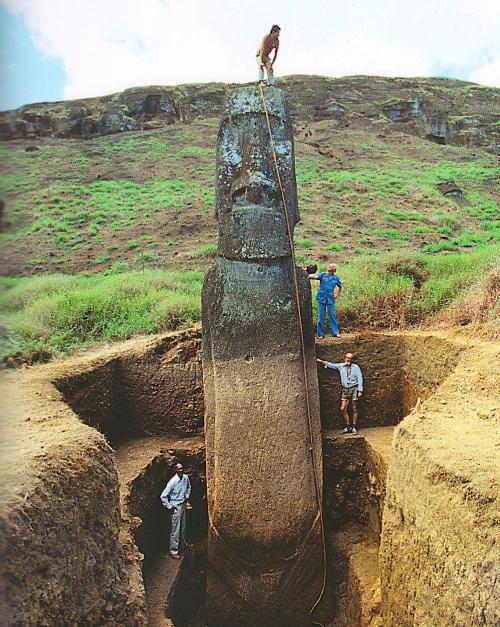 sixpenceee:  A full unearthed Easter Island head. The torsos have become partially buried with erosion. (Source) 