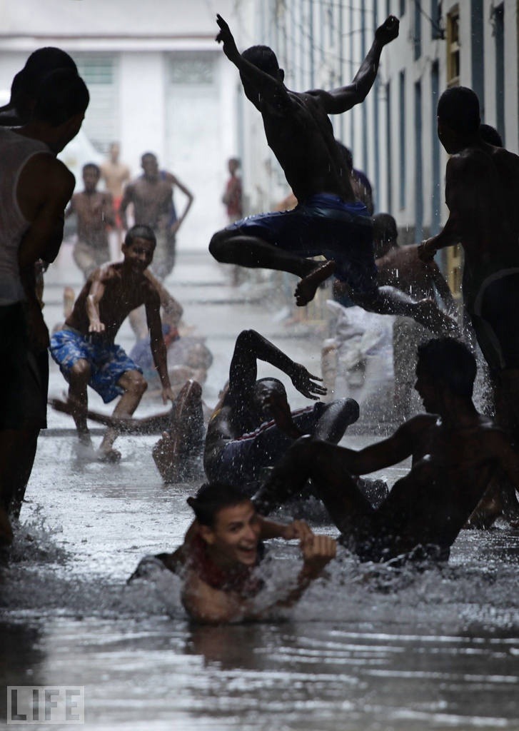 coisasdetere:  Thunderstorm in Havana, Cuba. 