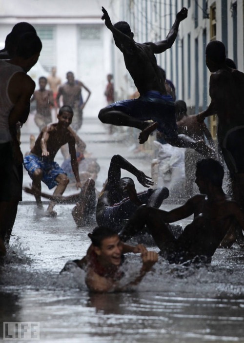 coisasdetere:  Thunderstorm in Havana, Cuba. adult photos