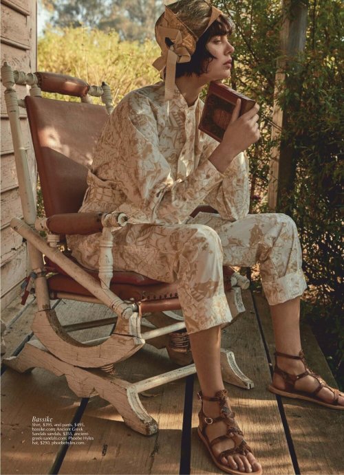 Emma Boyd reading with book in “Australian Story” for Marie Claire Australia, February 2020. Photogr