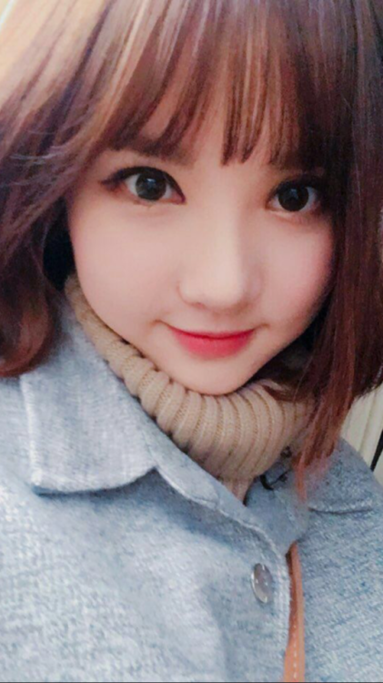 Eunha (GFriend) selfie wallpapers  like/reblog if you save/use  (sorry for being so inactive! I won&