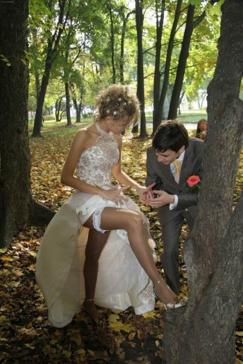 Wedding: garter and pantyhose