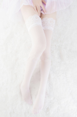 dollyful:  stockings  //  discount code: doll