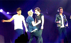 niallslaugh-deactivated20160601:  &ldquo;@NiallOfficial ill throw a sausage at