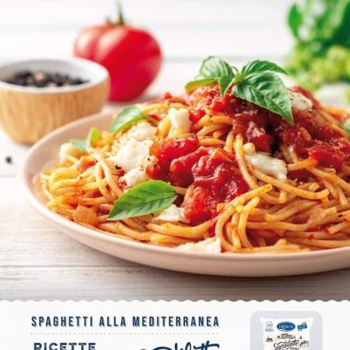 🇮🇹 Tutta la tradizione contenuta all’interno di un piatto tipico della nostra cucina.
🍝 Gli spaghetti alla Mediterranea sono icona di una bontà tutta italiana
✅ INGREDIENTI
250g Fiordilatte Francia Latticini 
14 pomodorini
400g Spaghetti 
q.b. Olio...