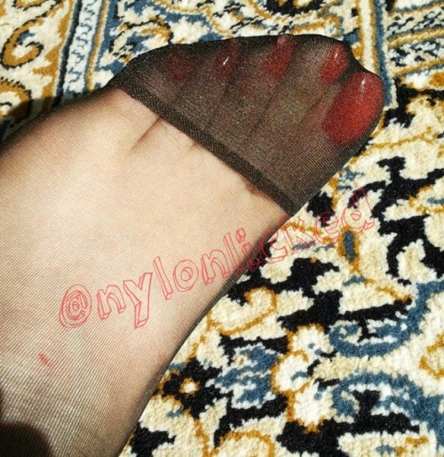 nylonlicked:Uuuuummmmmm i want suck this feets and nylon and then cummmmm
