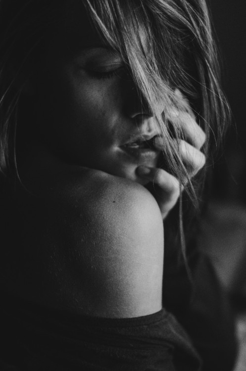 schmackebaetzchen:  …une moitié..* by anonymouspig 