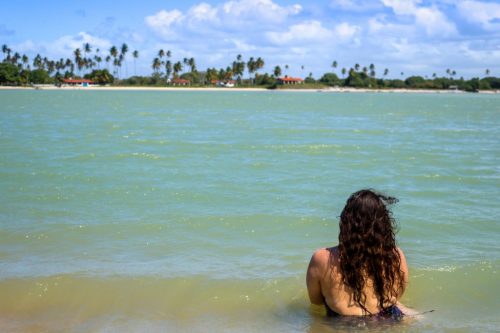 Barra de Mamanguape é destes lugares onde o tempo não tem pressa. Uma vila de pescadores localizada 