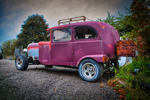 mattmacc-on-cars: Something quite special that I spotted recently. Pin-up US Cars Oldtimer Garage