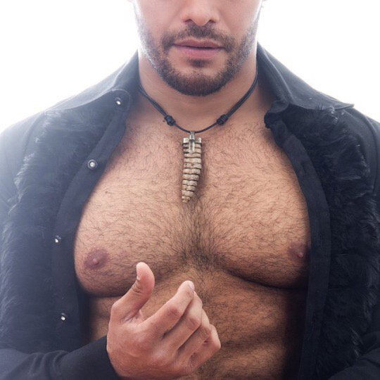 pinktail-ass:  Guy Tits
